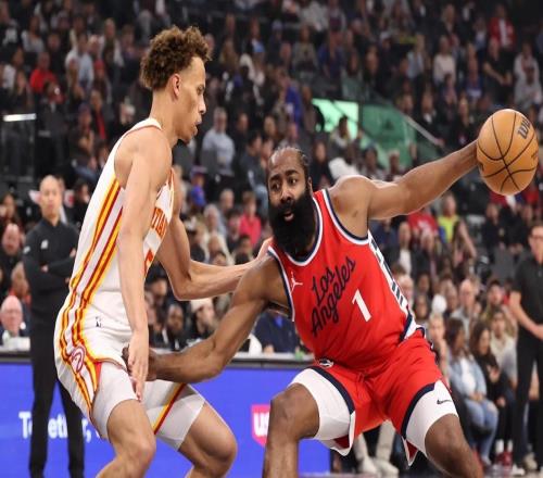 5胜2负，意外连赢洛杉矶双雄！球队老大成局外人，你确实该被交易