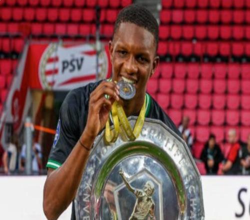 德天空：拜仁引进费耶诺德右后卫里德的谈判正在取得进展