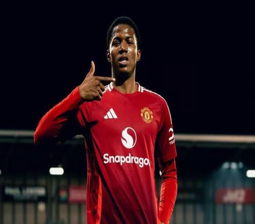 太阳报：17岁前锋奥比马丁本周参加了曼联一线队训练