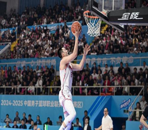 晚上19点！广东队官宣喜讯，杜锋如虎添翼，朱芳雨或放弃第4外援