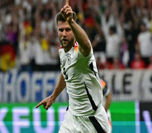 米兰锋线引援眼光遭质疑，冬窗或捡漏德国锋霸，英超2队关注希门