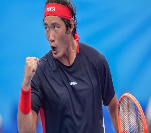 50蛙刚夺金不久，唐钱婷又在接力赛上演惊天追击