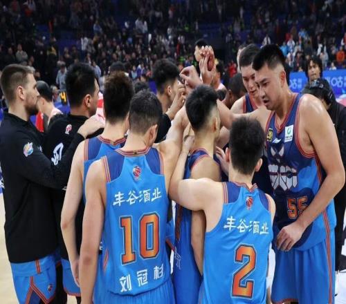 四川教练组集体罢工，黄秋实加盟西乙球队，同曦签约网红球员曹芳