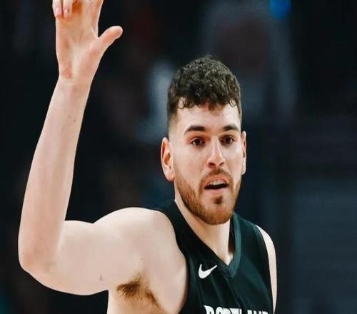 背靠背两场球，杨瀚森经历冰火两重天