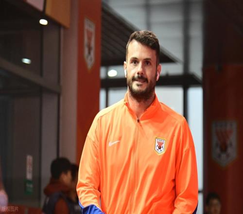 瓦科签字了！2+1合同+秘密商务包，泰山队破解中超限薪困局