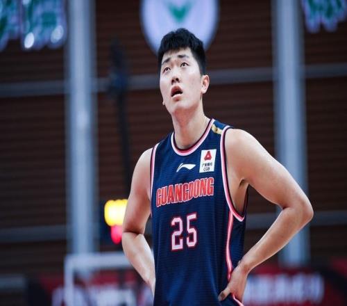广东男篮新赛季12人名单浮出水面，10人基本确定，3人争2位置