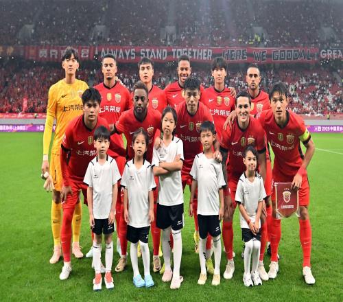 上海海港实现中超三连冠，为中国顶级联赛历史第三队