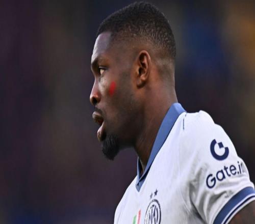 意甲球员在第十二轮比赛中涂上红色面彩，向针对女性的暴力说不