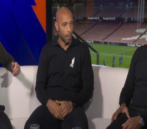 亨利：埃泽有那种镇定自若的气质今天他担任了好几次九号位