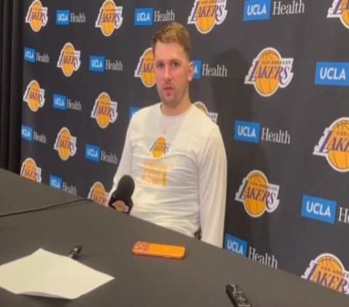 槽点+1，东契奇：NBA杯的地板太滑了，我和很多球员滑倒了很多次