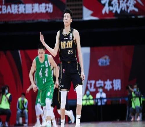 力压三大国家队后卫两位全明星首发！今夜他必须是CBA库里
