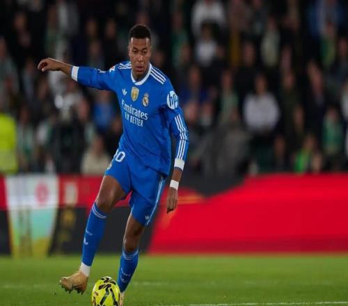 西甲后有追兵前有堵截，阿隆索的皇马为何越来越尴尬