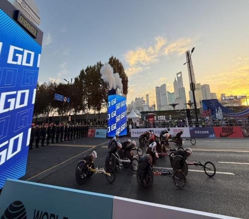 2025上海马拉松鸣枪起跑，12项细节对标大满贯标准提升