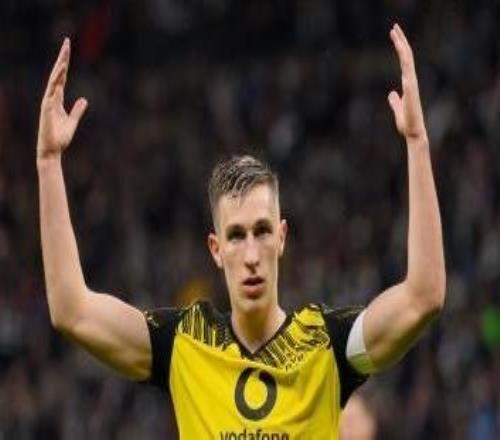 世体：施洛特贝克仍犹豫与多特续约，皇马与巴萨将争夺他