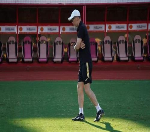 张外龙表态愿留队，黄希扬有情有义重庆别折腾了靠青年才俊保级