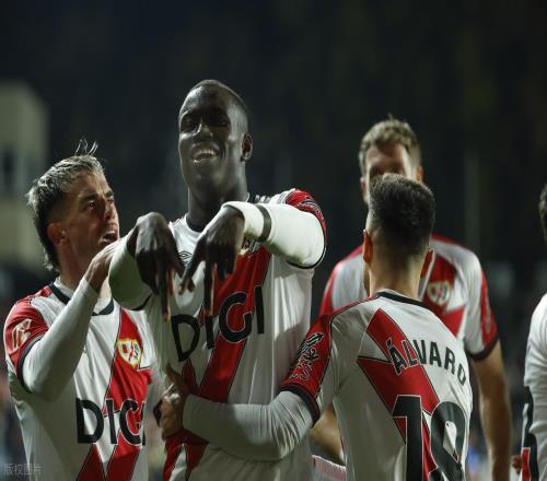 西甲最新积分战报巴列卡诺无力争7巴萨皇马黄潜马竞依次相差1分