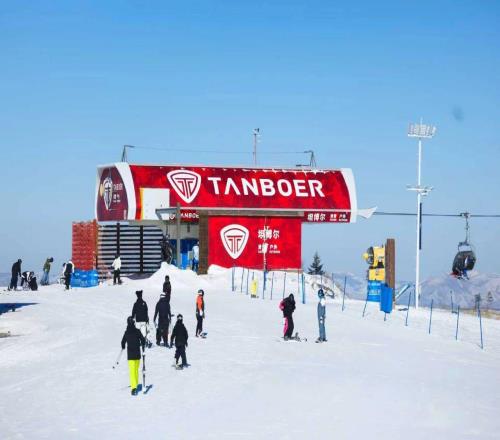 雪舞山巅背后，坦博尔的冰雪专业化破局之路