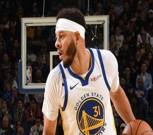 小库里谈首秀：球馆氛围非常好但上来就打卫冕冠军还是有些艰难