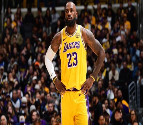 詹姆斯创NBA第1神迹，湖人绝杀猛龙！里夫斯44+11暴走创两大纪录