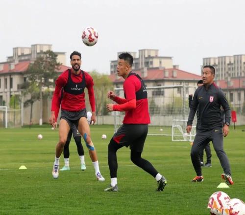 中超降级队被曝换帅！洋帅保级失败走人，43岁菜鸟主帅接替上任