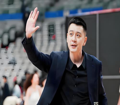 辽宁队重磅引援令人失望！得3分，4分球迷：杨鸣送走了珍珠