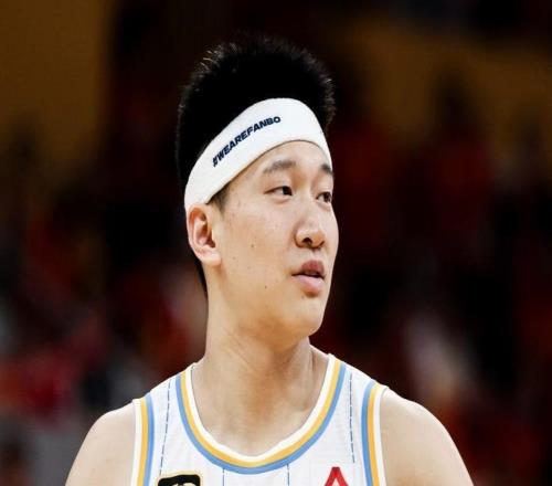 中国男篮打完两场世预赛后，阵容或做出调整，4人国家队前景不妙