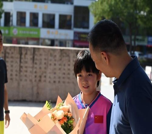 霸气夺双冠！中国女乒又一9岁新星崛起：小张怡宁击败小邓亚萍