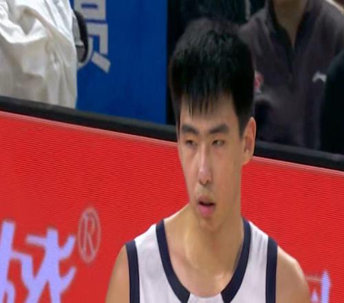 2米26PK2米25！徐昕低迷，仅得3分+4次失误