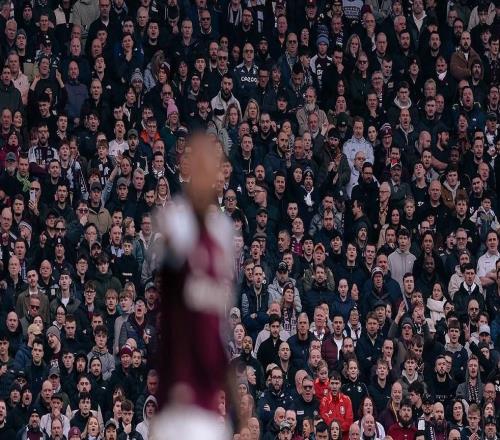 维拉主场唱欧冠chant嘲讽枪手球迷解释：我们对英乙球队也这么唱