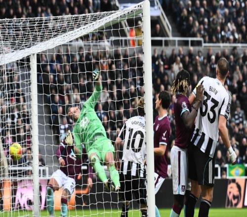 一场21让纽卡4轮不败，积分追平热刺曼联，争四形势白热化