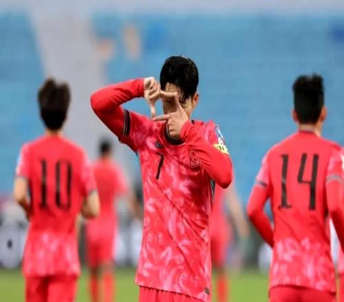 世界杯如期举行，中超也不让道，你们如何选择选前者真不爱国吗