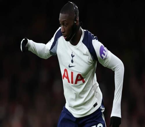 遭遇新的伤情晚旗报：穆阿尼赛后一瘸一拐地离开球场