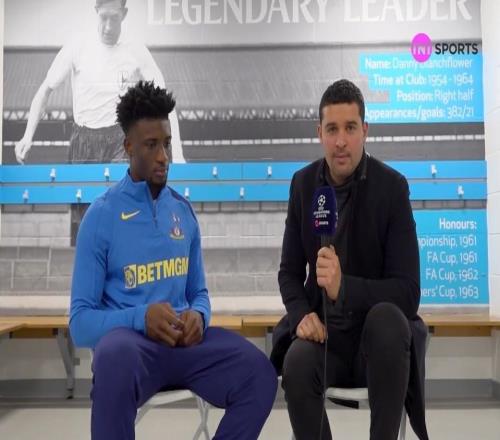 库杜斯：弗兰克告诉我在场上做自己，我很开心按自己方式踢球