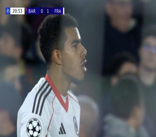 巴萨各项赛事近16比赛仅1次零封，其中15场合计丢了27球