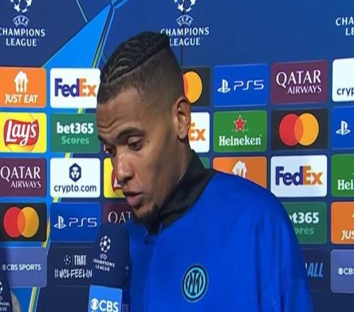 阿坎吉：我认为那根本不是点球，但我们不能给裁判判点的机会