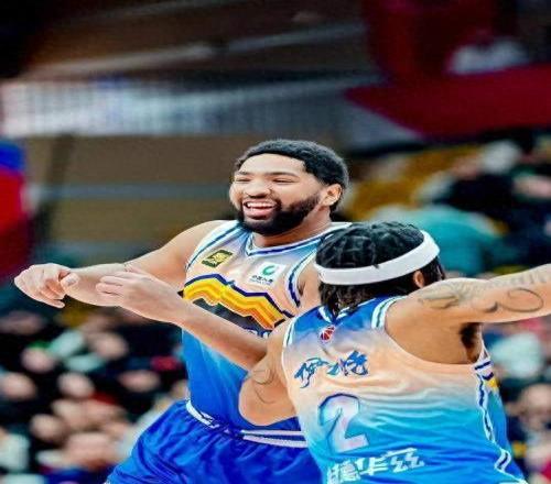 杯赛场均8分，不堪重任！新疆男篮不得不和路易斯金分道扬镳