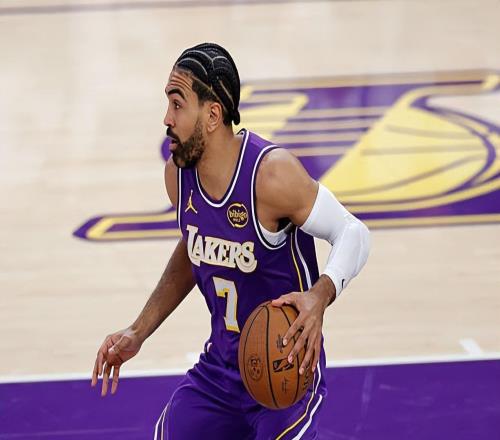 打了10几分钟唯一数据竟然是3次犯规，湖人竟然还不打算弃用他