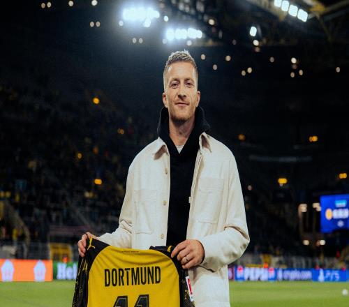 致敬球队传奇，多特官方商城为球迷免费印11号罗伊斯