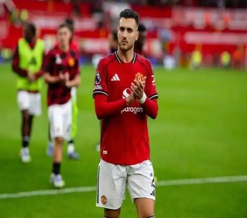 曼联44伯恩茅斯，赛后评分：B费8.8分最高，1进球1助攻