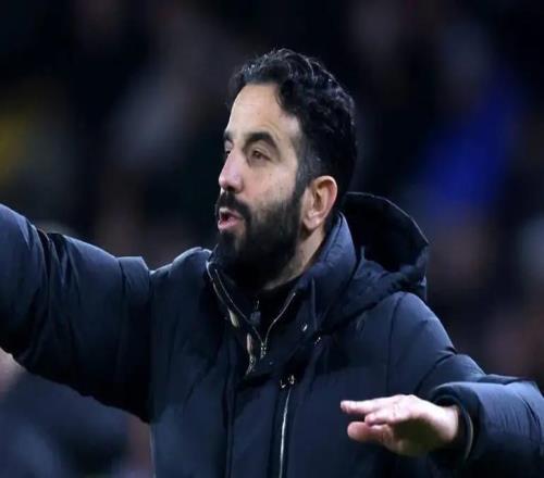 TA：由于姆伯莫等人参加非洲杯，曼联正在演练433阵型