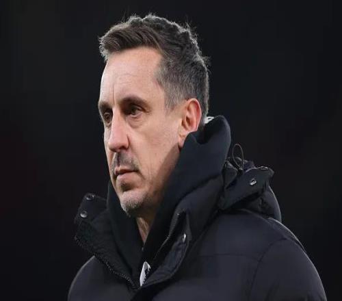 内维尔：卢克肖应该踢得更强硬，他让队友陷入了两难的境地