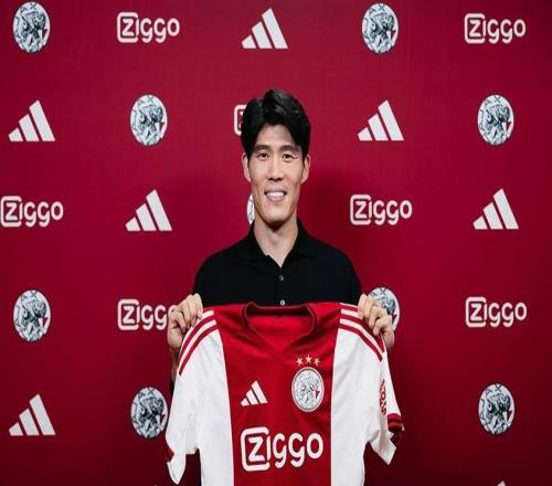 官方：富安健洋自由身加盟阿贾克斯，双方签约半个赛季