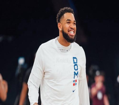 无惧魔咒，唐斯赛前摸了NBA杯奖杯，但最终仍击败马刺夺冠