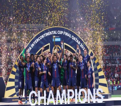 单赛季六冠有多难历史仅三队做到，巴黎差点七冠，09梅西太恐怖