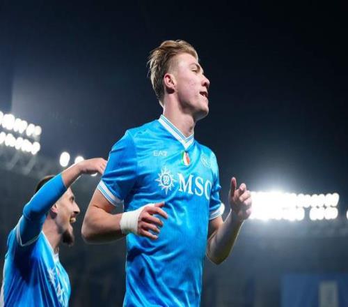 单扛强突+MVP！22岁中锋带队进决赛：离开曼联半年12球3助