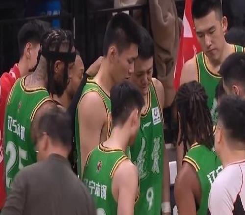 杨鸣：这是我印象中最混乱一个赛季3胜1负开局特别感谢球员的努力
