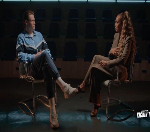 小麦：看自己的倒钩肯定有500遍了不同意曼联有问题的说法