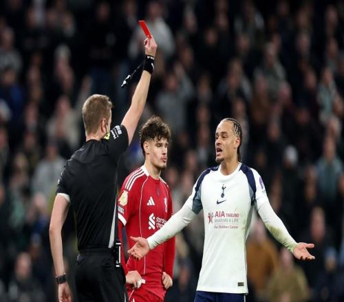 加里内维尔谈西蒙斯红牌：他根本碰不到球，愚蠢的行为