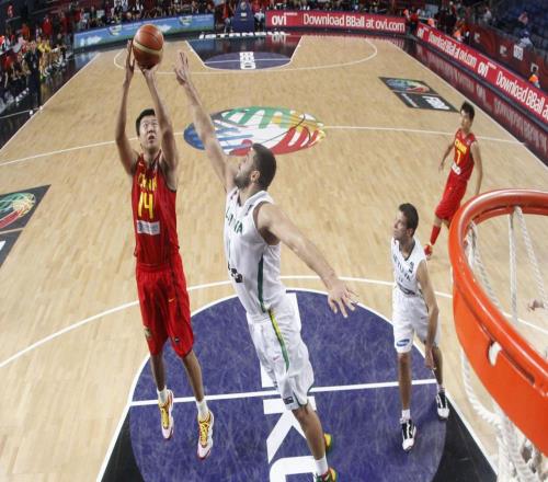 中国篮协贺王治郅入选FIBA名人堂：体现了一代中国篮球人的拼搏与坚守