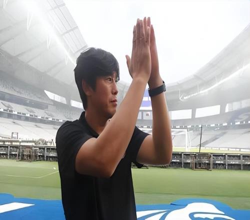 徐正源已重返成都蓉城！球迷自发接机送花，俱乐部也准备好大礼